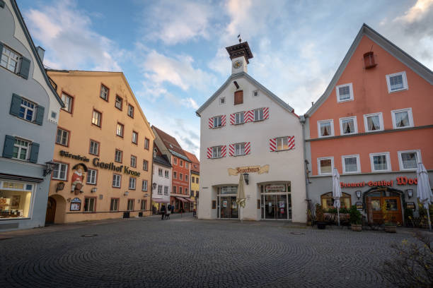 フュッセン旧市街 (アルトシュタット) のカラフルな家 - フュッセン、バイエルン、ドイツ - allgau city bavaria altstadt ストックフォトと画像