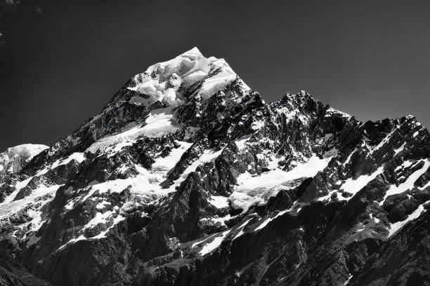 istock NZ Cook peak snow tele BW 1458302344