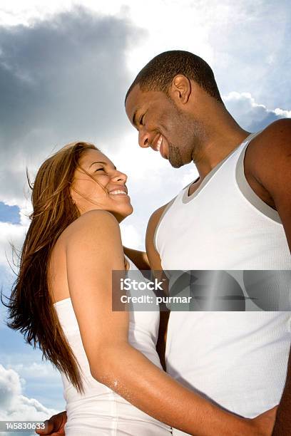 Foto de Casal Em Amor e mais fotos de stock de Verão - Verão, Camiseta sem Manga, Casal