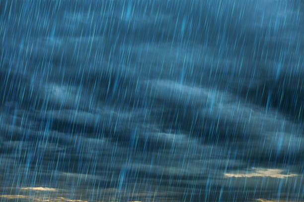 regen. regenzeit. himmel - sintflutartiger regen stock-fotos und bilder