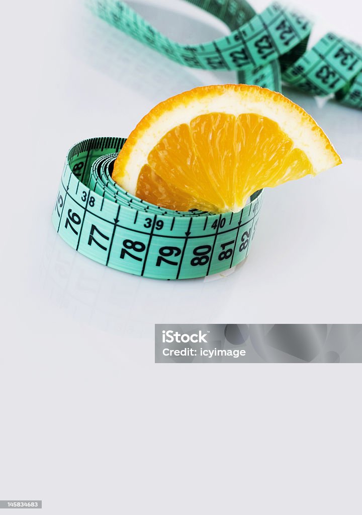 Laranja fresca e fita métrica - Foto de stock de Alimentação Saudável royalty-free