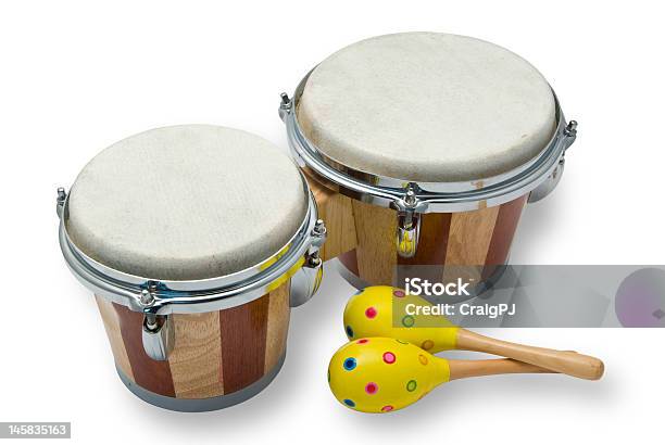 Foto de Tambores Bongo E Maracas Isolada No Branco e mais fotos de stock de Bateria - Instrumento de percussão - Bateria - Instrumento de percussão, Maraca, Bongô