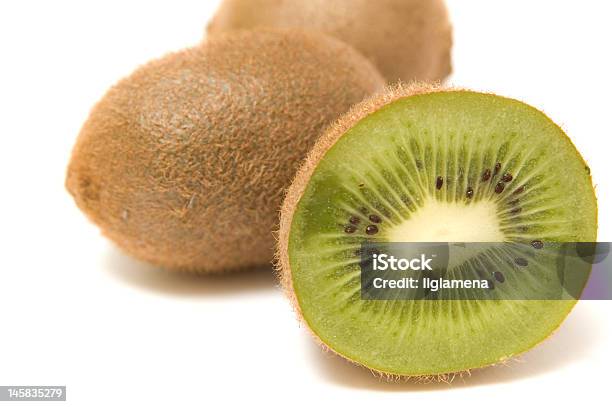 Kiwi Frucht Isoliert Stockfoto und mehr Bilder von Bildhintergrund - Bildhintergrund, Erfrischung, Fotografie