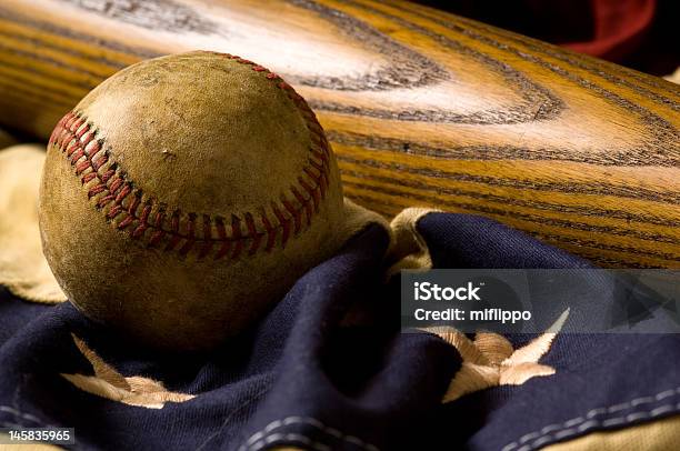 Foto de Antigo Itens De Beisebol e mais fotos de stock de Bola de Beisebol - Bola de Beisebol, História, Antigo