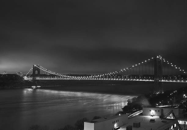 GWB AT NIGHT George Washington Bridge at night with light gwb stock pictures, royalty-free photos & images