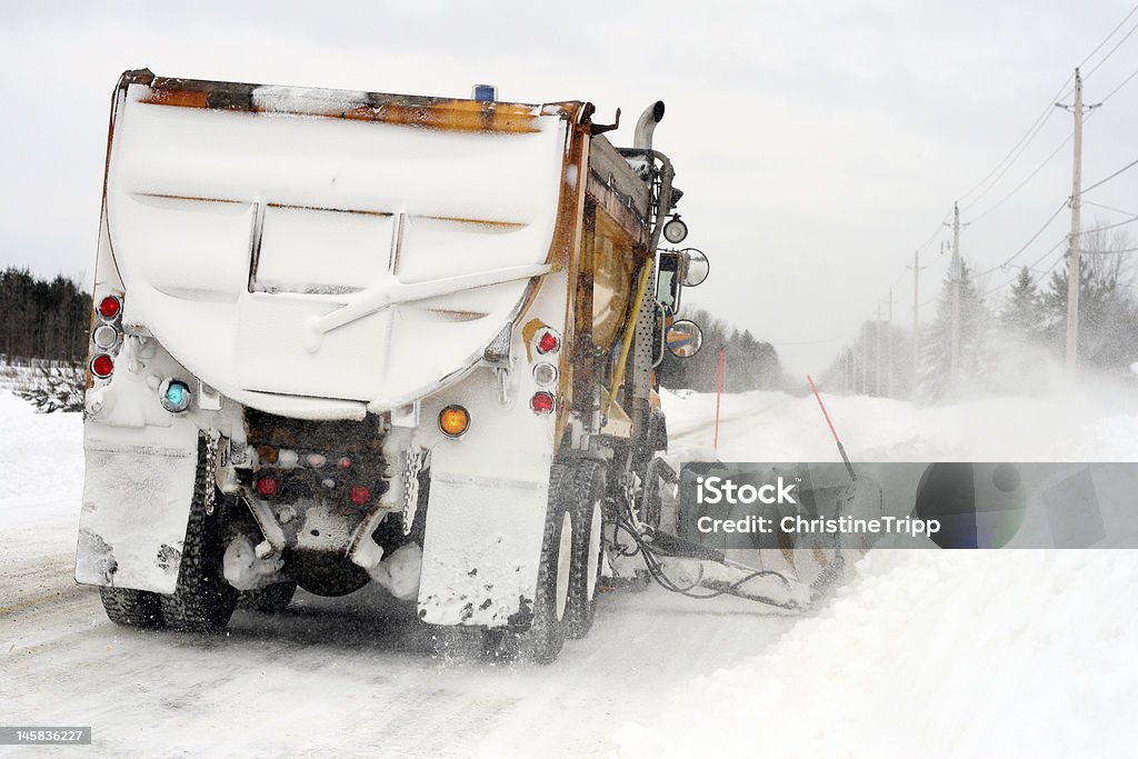 Arado de nieve en el trabajo - Foto de stock de Cuchilla libre de derechos