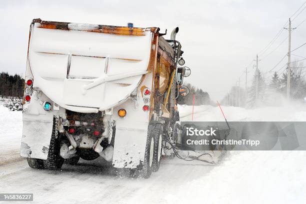 Neve Aratro Al Lavoro - Fotografie stock e altre immagini di Lama - Oggetto creato dall'uomo - Lama - Oggetto creato dall'uomo, Spazzaneve, Sale stradale