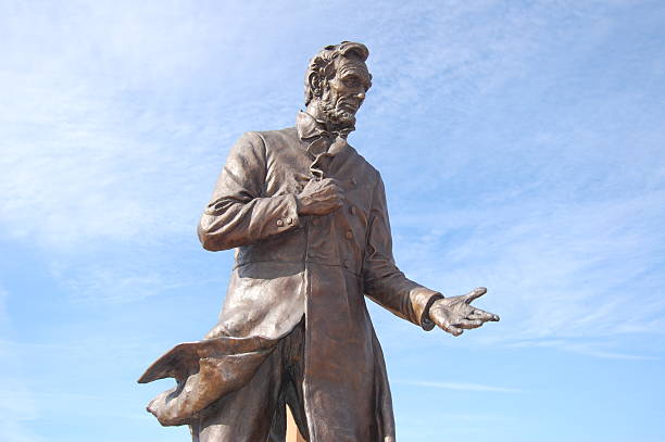Abraham Lincoln giving a speech Abraham Lincoln Statue where Lincoln is gesturing either to pitch a product or give a speech.  This statue stands in a public park outside the Abe Lincoln Presidential Library in Springfield, IL springfield illinois stock pictures, royalty-free photos & images