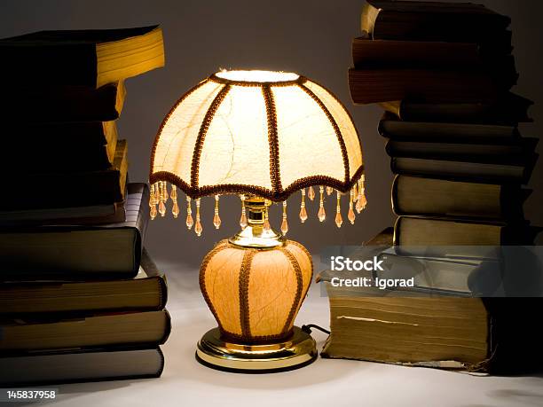 램프 및 도서로 0명에 대한 스톡 사진 및 기타 이미지 - 0명, 가정의 방, 갈색