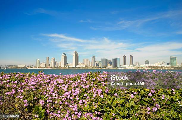 Primavera Soleada Ciudad De San Diego Foto de stock y más banco de imágenes de Panorama urbano - Panorama urbano, Personas, San Diego