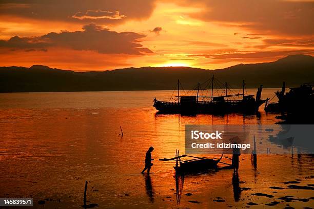 Photo libre de droit de Coucher De Soleil banque d'images et plus d'images libres de droit de Bateau de voyageurs - Bateau de voyageurs, Beauté de la nature, Ciel