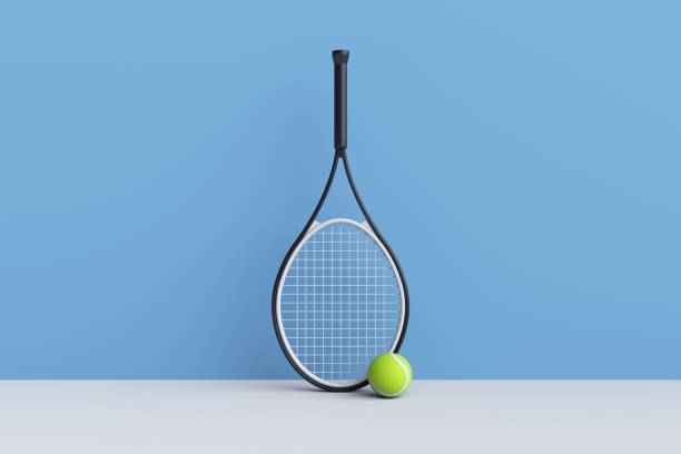 raquete de tênis com bola de tênis no fundo azul e branco - tennis court indoors net - fotografias e filmes do acervo