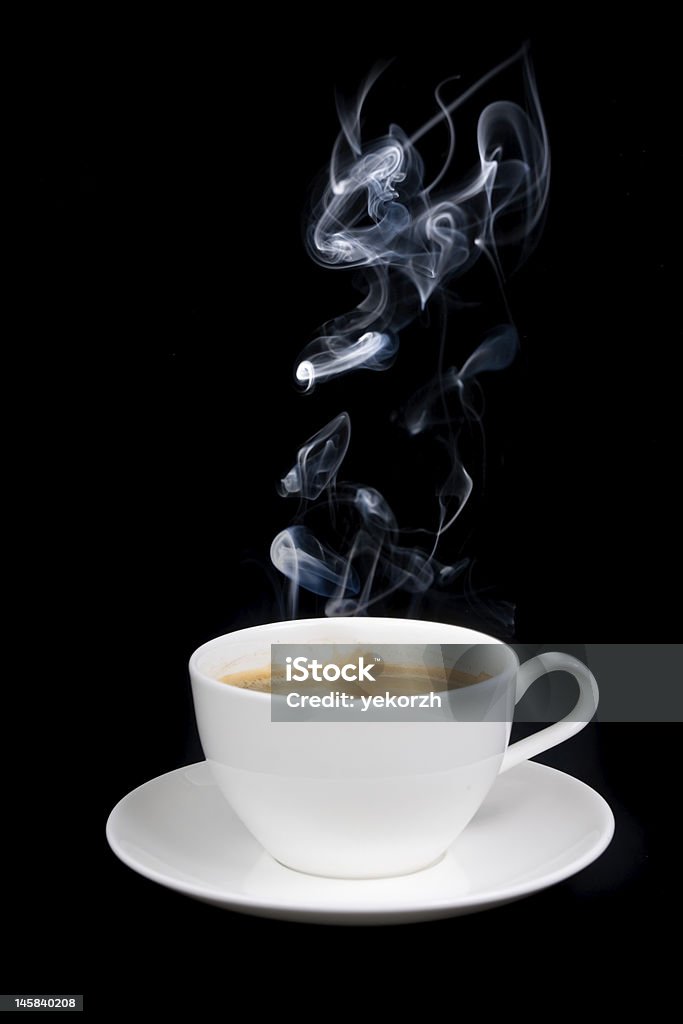 Чашка кофе с дым - Стоковые фото Белый роялти-фри