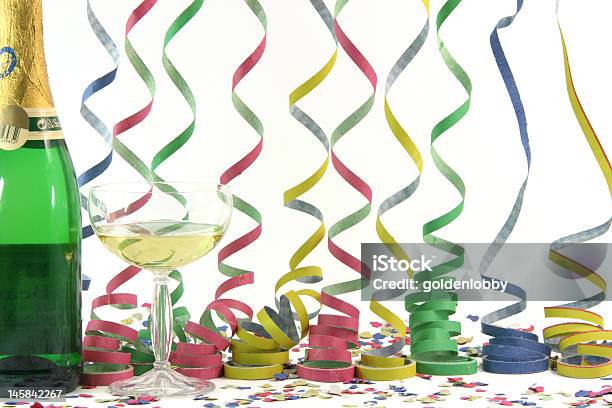 Feier Und Luftschlangen Für Silvester Stockfoto und mehr Bilder von Abstrakt - Abstrakt, Alkoholisches Getränk, Band