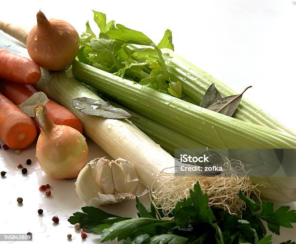 Photo libre de droit de Légumes Pour Bouquet Garni banque d'images et plus d'images libres de droit de Ail - Légume à bulbe - Ail - Légume à bulbe, Bouquet garni, Carotte