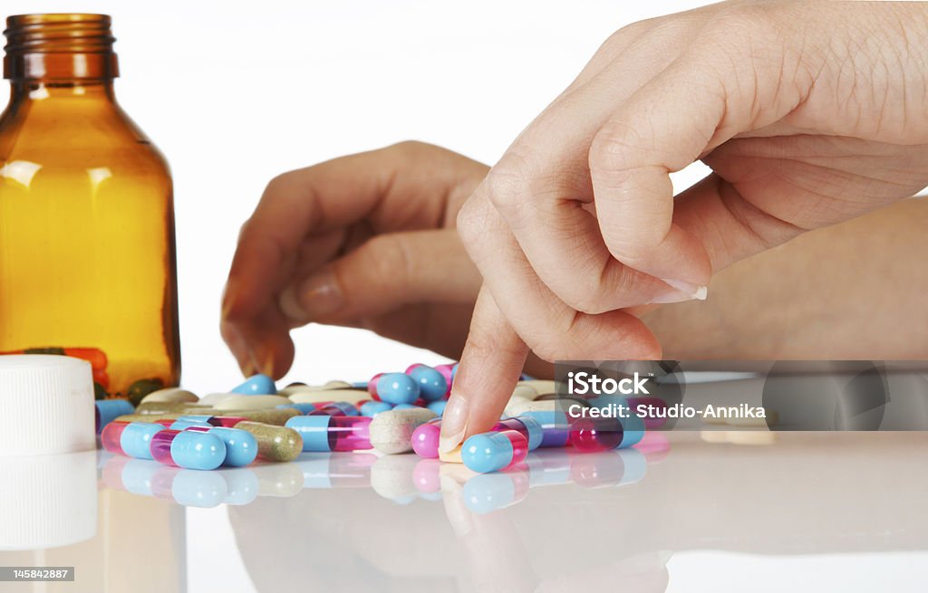 Liczenia tabletek - Zbiór zdjęć royalty-free (Antybiotyk)