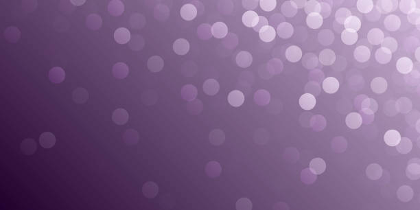 unscharfe lichter auf lila hintergrund - trendiger bokeh-hintergrund - purple backgrounds illuminated defocused stock-grafiken, -clipart, -cartoons und -symbole