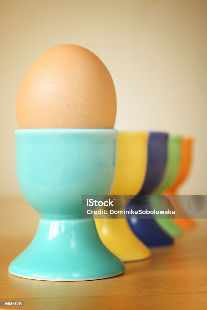 https://media.istockphoto.com/id/145845214/photo/single-egg-in-a-holder.jpg?s=1024x1024&w=is&k=20&c=klm_fRqu95yeVf-VNyARYkLR7bSRdj8ptX8KlLZJ78I=