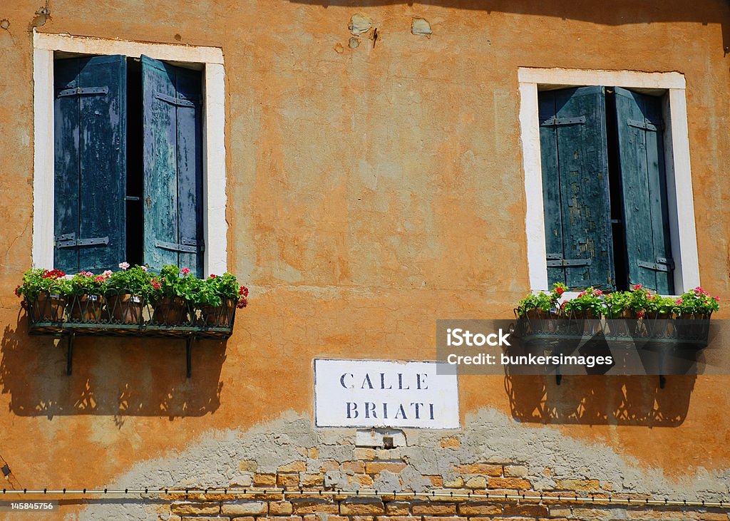 Calle Briati Burano Italia - Foto de stock de Apartamento royalty-free