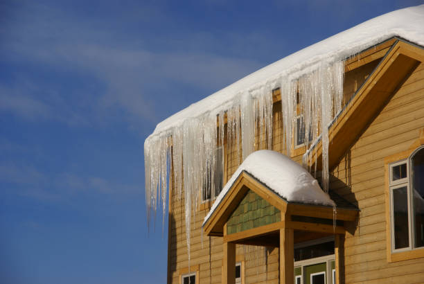istock Large icicles on Townhouses after heavy snowstorm 145845941