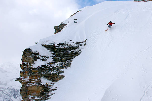 istock Extreme skiing at the edge of a cliff 145846118