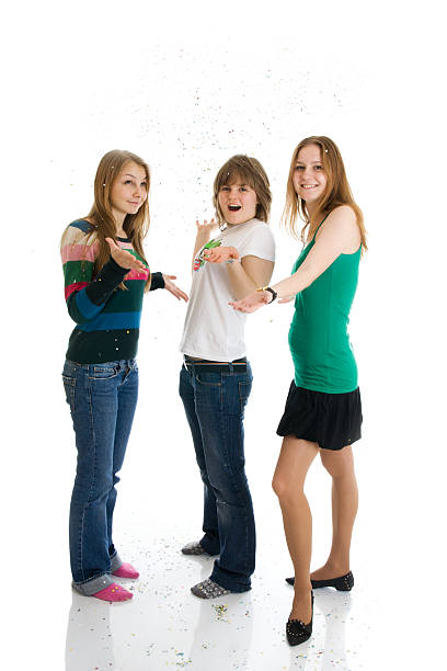 Grupo de raparigas com Confete isolado a branco - fotografia de stock