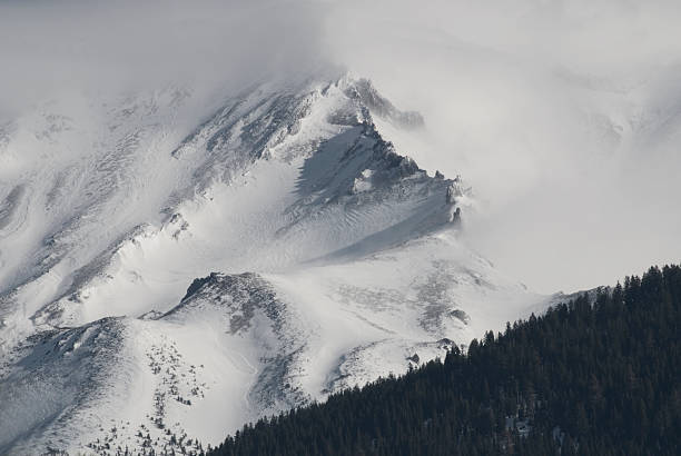 Shasta uma tempestade de neve - foto de acervo