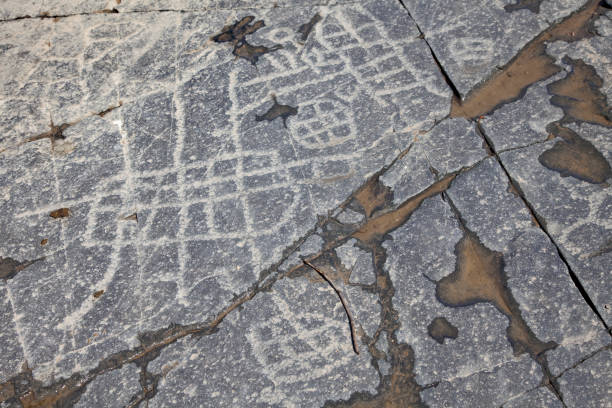 istock SOUTH AFRICAN PETROGLYPHS: DRIEKOPSEILAND 1458470995