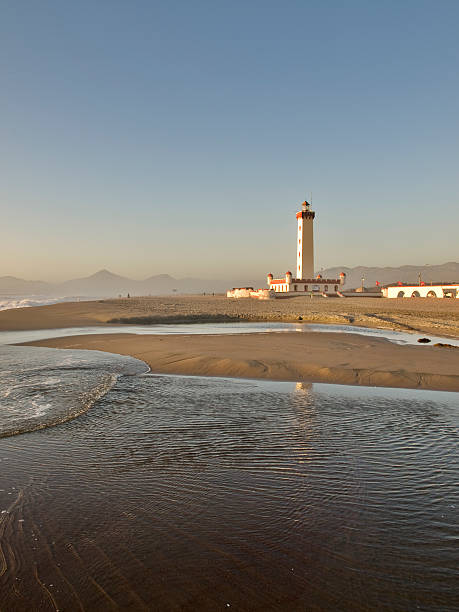 leuchtturm am playa grande, und la serena, chile - coquimbo region stock-fotos und bilder