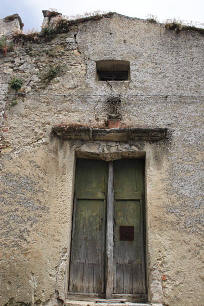 istock Abandoned farm house 145847707