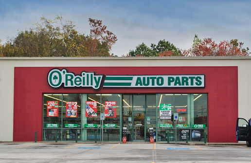 oreilly-auto-parts-storefront-exterior-in-houston-tx-stock-photo