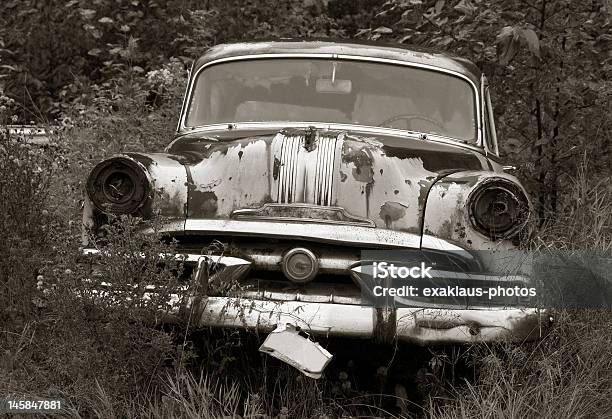Foto de Abandonado Car e mais fotos de stock de Abandonado - Abandonado, Antigo, Antiguidade