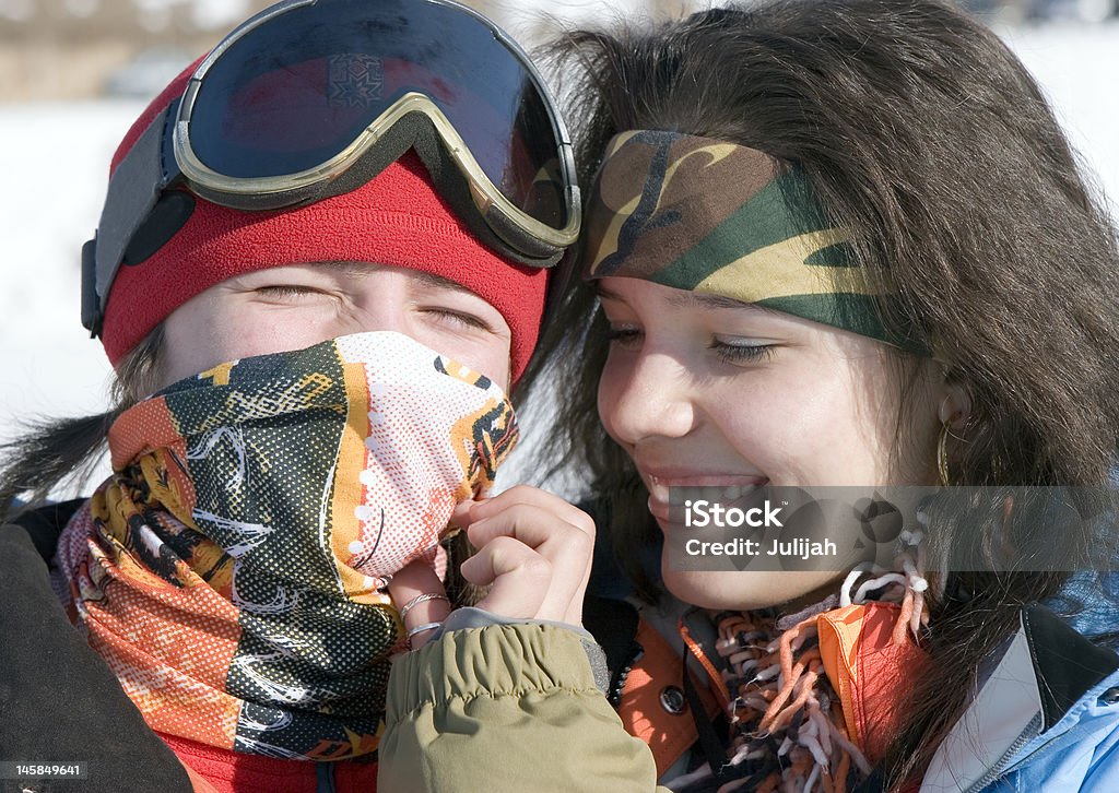 image de style de vie de deux jeunes adultes les snowboarders - Photo de Activité libre de droits