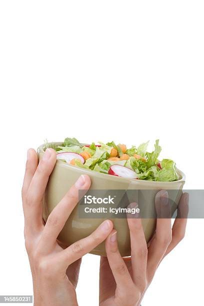 Mãos Segurando A Placa Com Salada - Fotografias de stock e mais imagens de Adulto - Adulto, Alface, Almoço