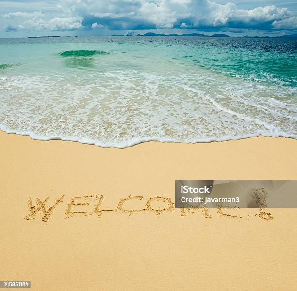 Bemvindo Escrito Em Uma Praia Tropical Areia - Fotografias de stock e mais imagens de Bem-Vindo - Bem-Vindo, Praia, Cumprimentar