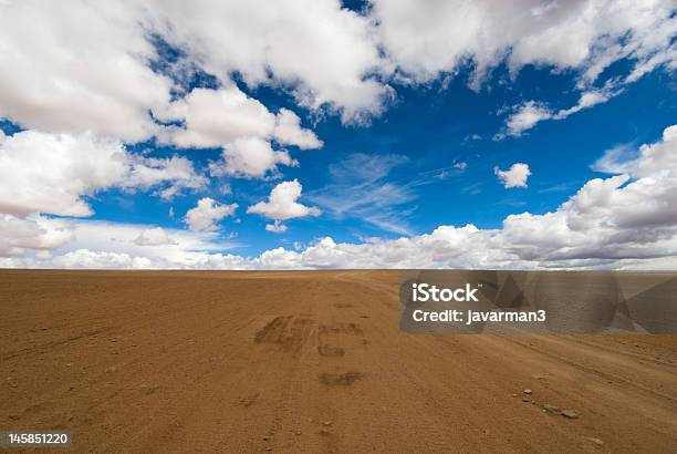 運転砂漠 Road - Horizonのストックフォトや画像を多数ご用意 - Horizon, まぶしい, カラフル