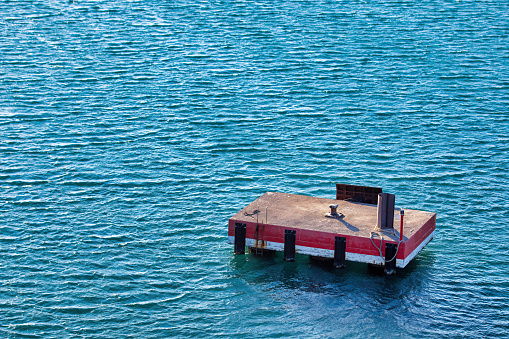 Pod in the ocean to dock large ships