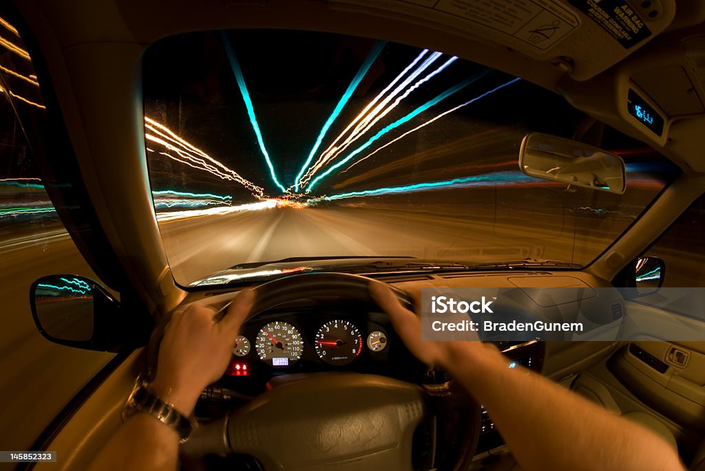 De nuit accélérer - Photo de Volant de voiture libre de droits