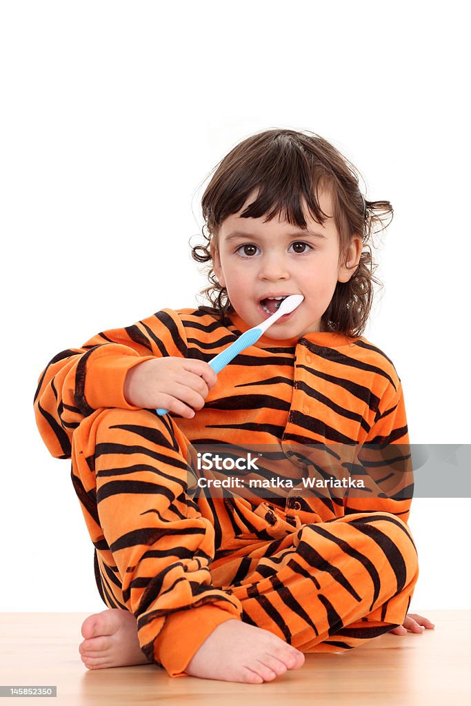Ragazza e denti con spazzolino - Foto stock royalty-free di 2-3 anni