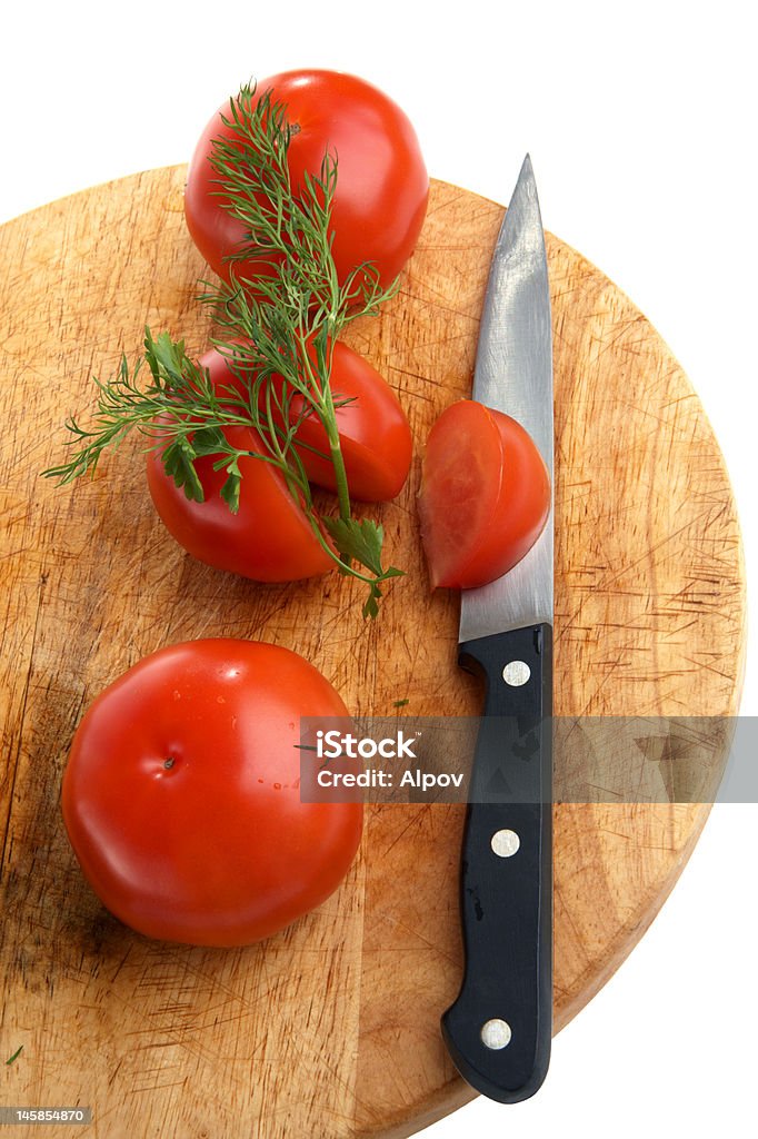 3 つのトマトと�ナイフ、小さなテーブル - みずみずしいのロイヤリティフリーストックフォト