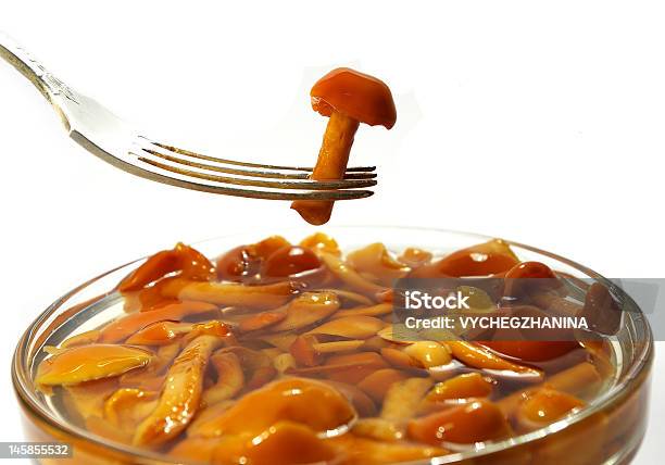 Foto de Cogumelo Em Marinada Em Conexão e mais fotos de stock de Almoço - Almoço, Antepasto, Branco