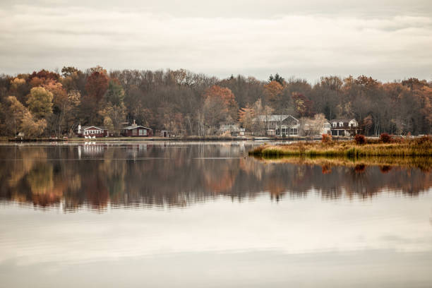 istock Autumn on the lake 1458561962