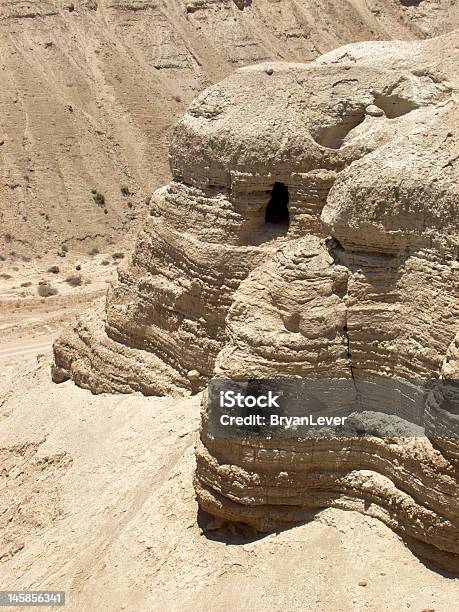 Grotte Di Qumran Dove I Rotoli Del Mar Morto Trovato - Fotografie stock e altre immagini di Caverna