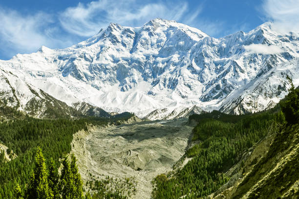 hermosa vista del pico nanga parbat - glacier himalayas frozen lake fotografías e imágenes de stock