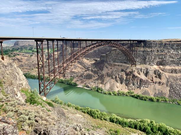 アメリカ合衆国アイダホ州ツインフォールズのスネーク川に架かる橋 - snake river canyon ストックフォトと画像