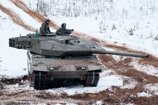 leopard 2 tank at nato forces exercises - leopard tank 個照片及圖片檔
