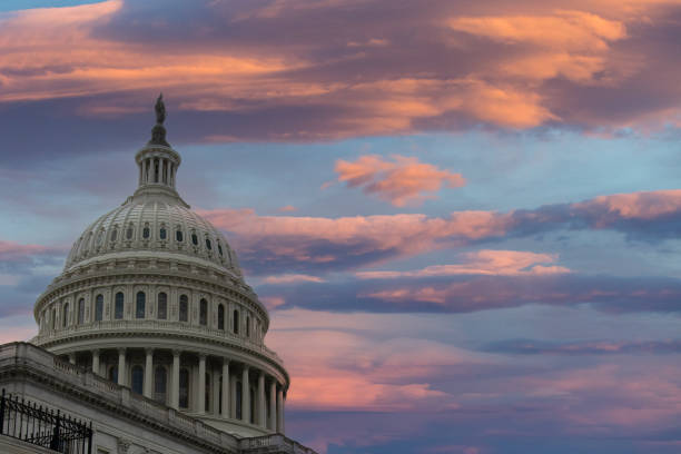capitol building sonnenuntergang - government shutdown stock-fotos und bilder