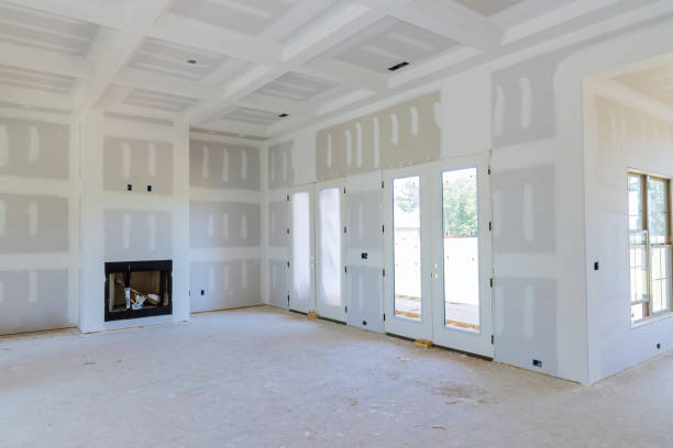 As part of the construction of a new house, we are finishing plastering the drywall ready to paint As part of construction new house, we are finishing plastering drywall ready to paint putty stock pictures, royalty-free photos & images