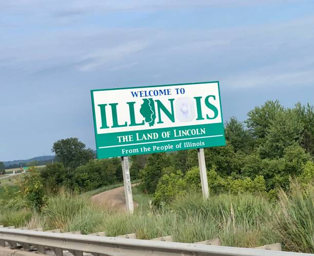 istock Welcome to Illinois sign 1458931737