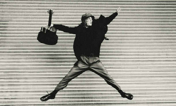 istock The guitar player in Brighton. 1458991720